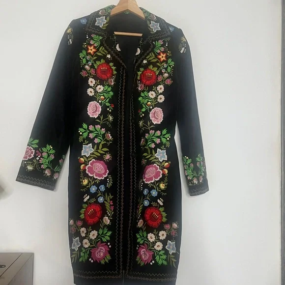 Vintage Black Floral Embroidered Jacket - Picture 7 of 7